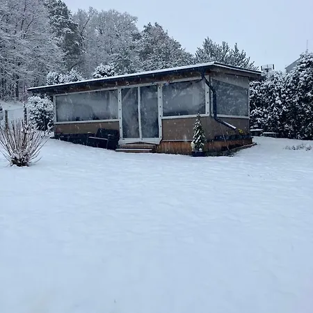 مكان تخييم Glamping Karavan U Konopiste Chrastany (Benesov)