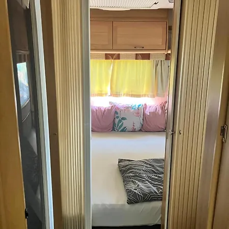 مكان تخييم Glamping Karavan U Konopiste