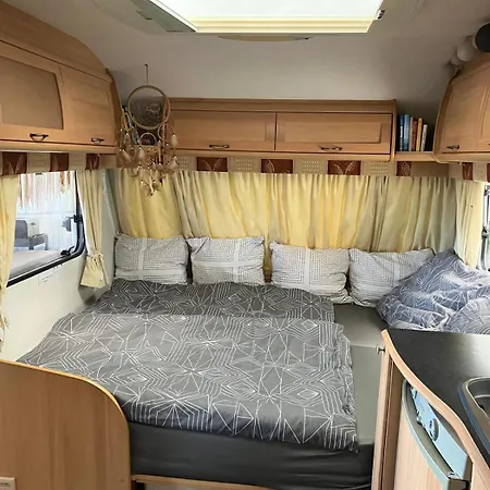 캠프장 Glamping Karavan U Konopiste *