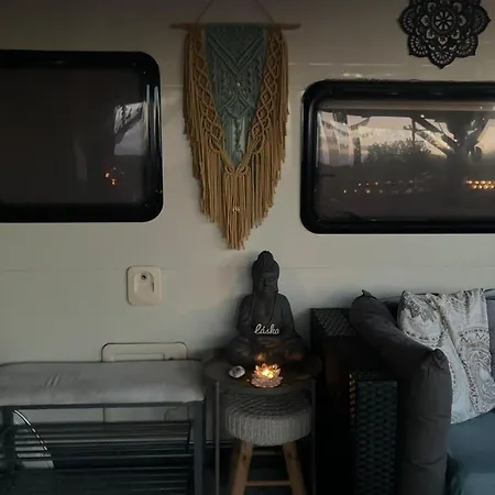 Glamping Karavan U Konopiste 캠프장 Chrastany (Benesov)