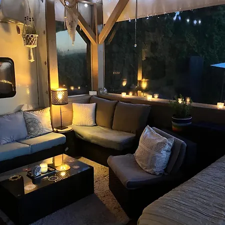 Glamping Karavan U Konopiste