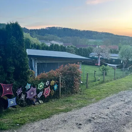 مكان تخييم Glamping Karavan U Konopiste
