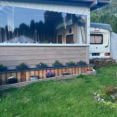 Glamping Karavan U Konopiste مكان تخييم Chrastany (Benesov)