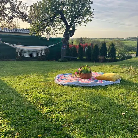 مكان تخييم Glamping Karavan U Konopiste *