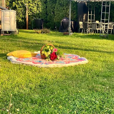 Glamping Karavan U Konopiste *