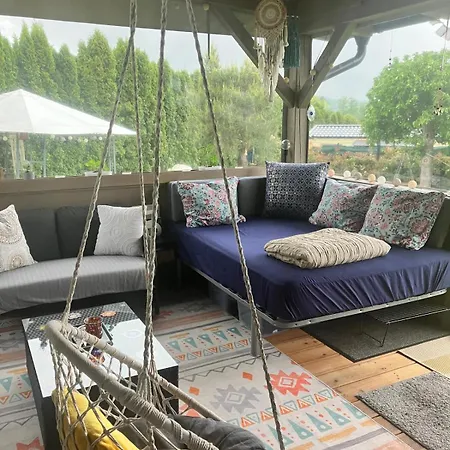 Glamping Karavan U Konopiste 캠프장
