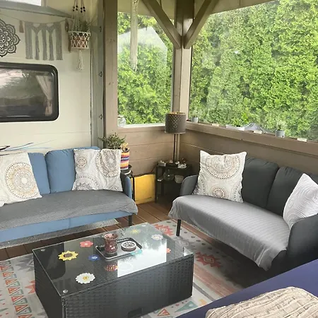 Glamping Karavan U Konopiste Campsite *