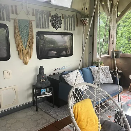 Campsite Glamping Karavan U Konopiste *