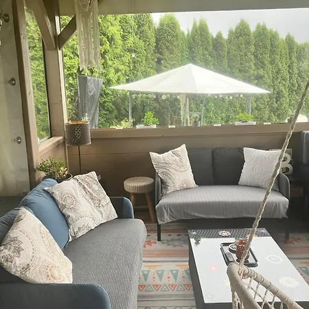 مكان تخييم Glamping Karavan U Konopiste Chrastany (Benesov)