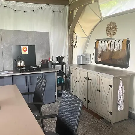 Glamping Karavan U Konopiste * Chrastany (Benesov)