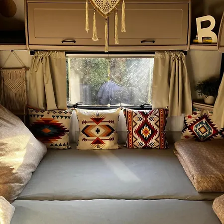 Kemp Glamping Karavan U Konopiště