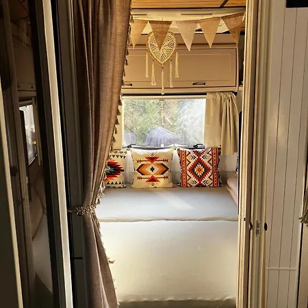 Glamping Karavan U Konopiště * Chrastany (Benesov)