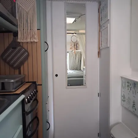 Κάμπινγκ Glamping Karavan U Konopiste Chrastany (Benesov)