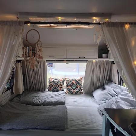 Glamping Karavan U Konopiste Κάμπινγκ