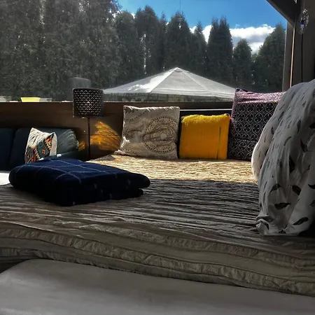 Glamping Karavan U Konopiště Kemp *
