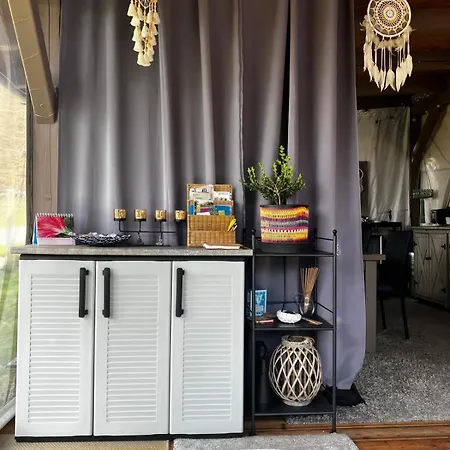 Glamping Karavan U Konopiště * Chrastany (Benesov)