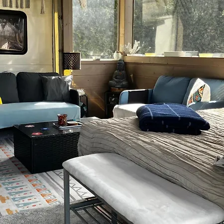 Glamping Karavan U Konopiště Kemp