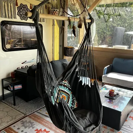 Glamping Karavan U Konopiště Kemp