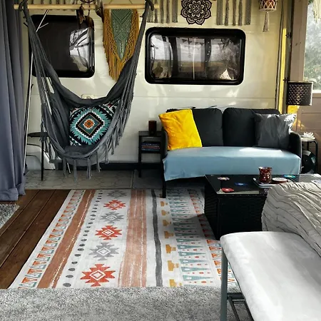 Kemp Glamping Karavan U Konopiště Chrastany (Benesov)