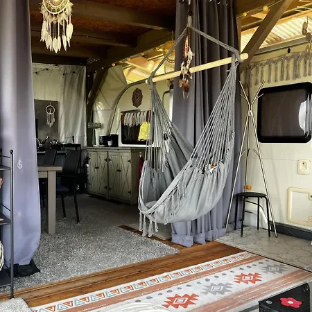 Glamping Karavan U Konopiště Kemp Chrastany (Benesov)