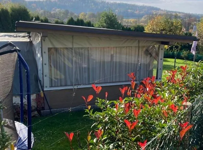 Glamping Karavan U Konopiste 캠프장