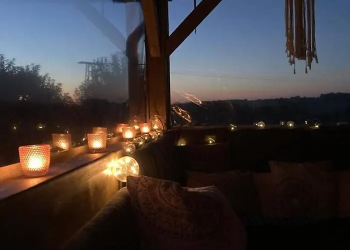 Glamping Karavan U Konopiste 캠프장