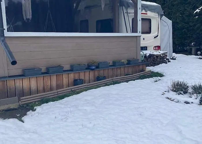 캠프장 Glamping Karavan U Konopiste