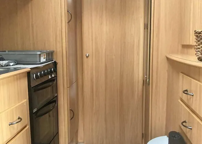 Glamping Karavan U Konopiste *