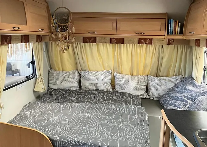 Campsite Glamping Karavan U Konopiste *