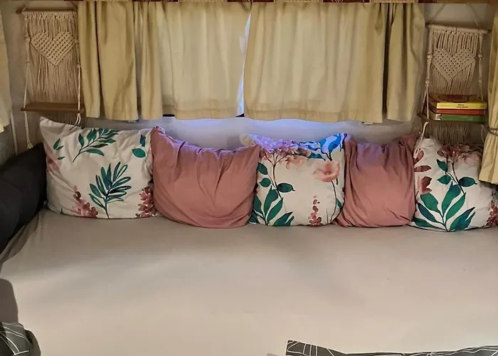 Campsite Glamping Karavan U Konopiste *