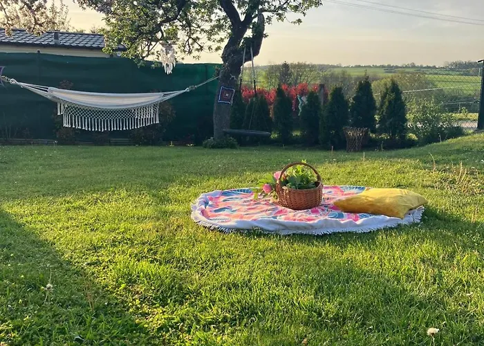 Campsite Glamping Karavan U Konopiste *