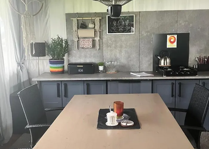 Glamping Karavan U Konopiste * Chrastany (Benesov)