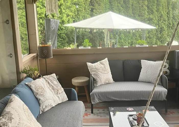 캠프장 Glamping Karavan U Konopiste Chrastany (Benesov)