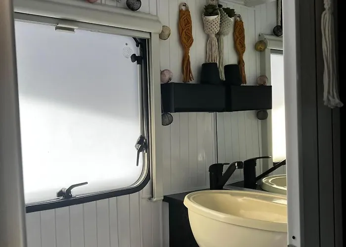 Glamping Karavan U Konopiste * Chrastany (Benesov)