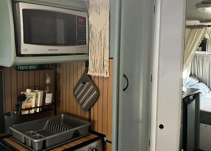 Glamping Karavan U Konopiste Κάμπινγκ Chrastany (Benesov)