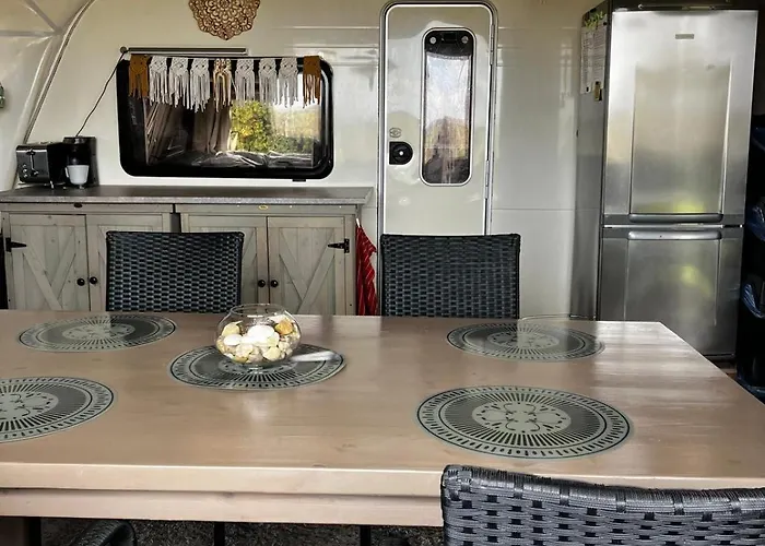 Glamping Karavan U Konopiste *