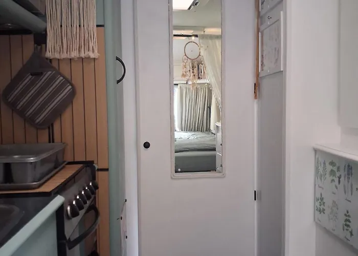 Κάμπινγκ Glamping Karavan U Konopiste Chrastany (Benesov)