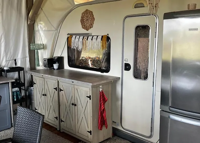 Glamping Karavan U Konopiste Chrastany (Benesov)