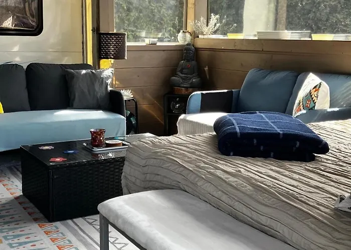 Glamping Karavan U Konopiste Κάμπινγκ