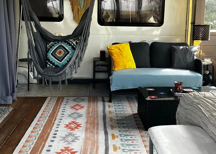 Κάμπινγκ Glamping Karavan U Konopiste Chrastany (Benesov)