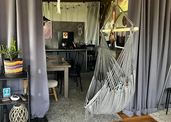 Κάμπινγκ Glamping Karavan U Konopiste *