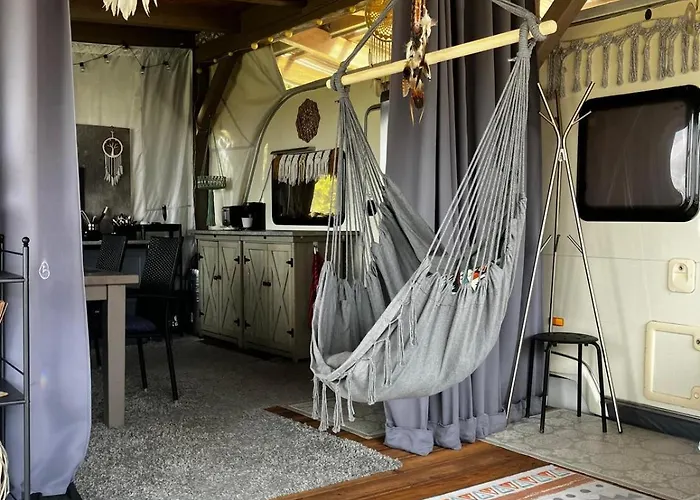 Glamping Karavan U Konopiste Κάμπινγκ Chrastany (Benesov)